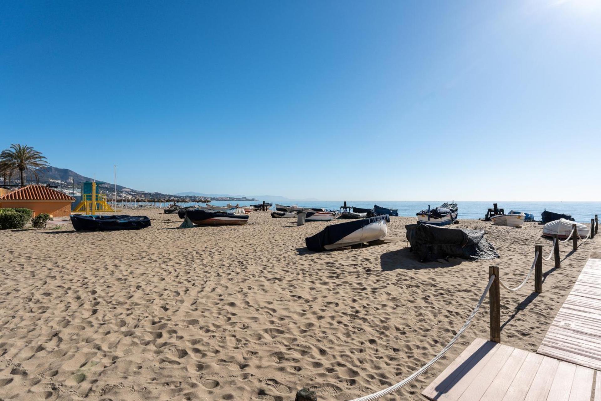 Malagasuite Fuengirola Beach & Sun Exterior foto